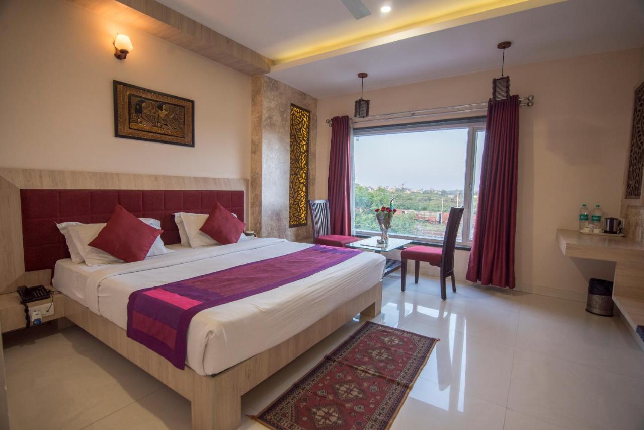 Hotel Signetic Blue Bhopal Buitenkant foto