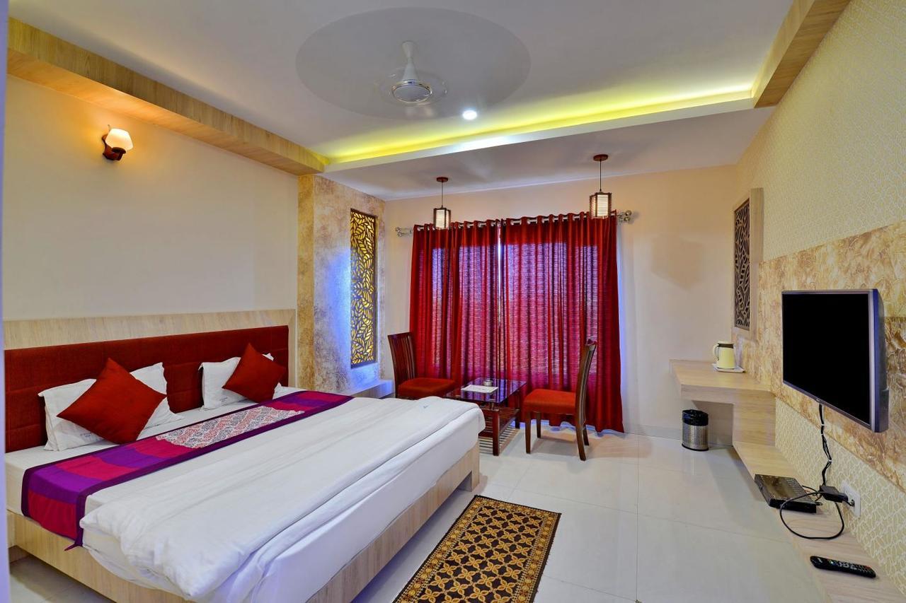 Hotel Signetic Blue Bhopal Buitenkant foto