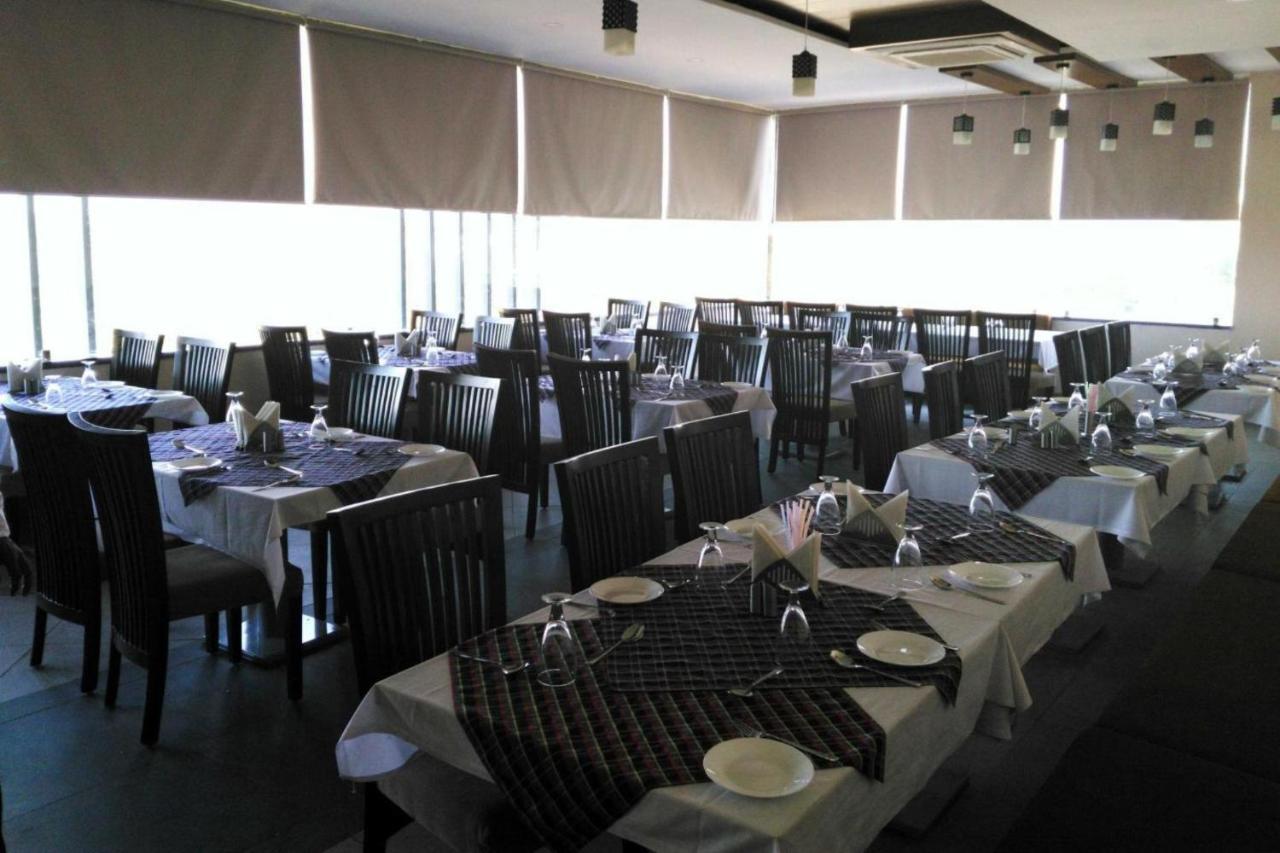 Hotel Signetic Blue Bhopal Buitenkant foto
