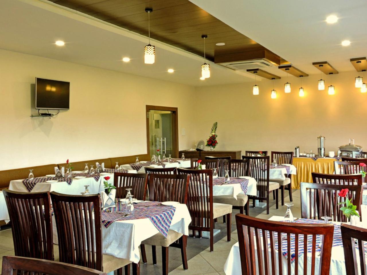 Hotel Signetic Blue Bhopal Buitenkant foto