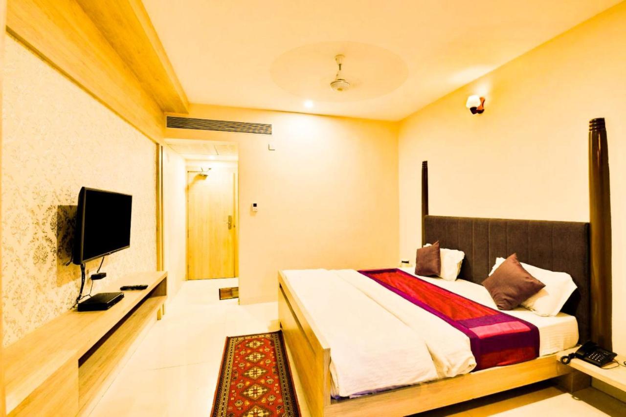 Hotel Signetic Blue Bhopal Buitenkant foto