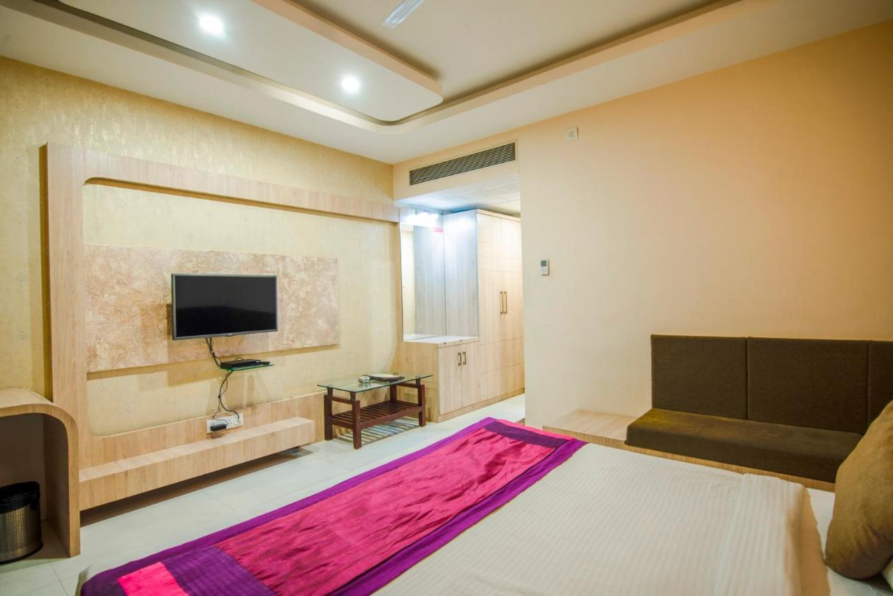 Hotel Signetic Blue Bhopal Buitenkant foto