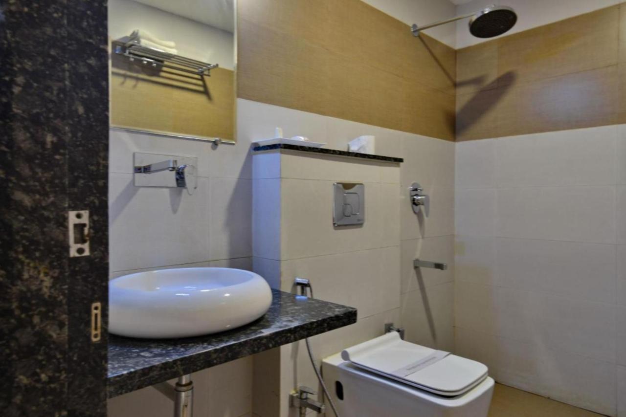 Hotel Signetic Blue Bhopal Buitenkant foto